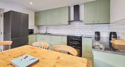 Host Stay Middle Cottage