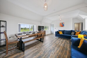 House | 4 bedrooms - Host Stay The Staffordshire Knot (Buxton)