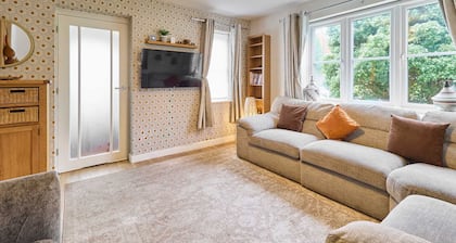 Host Stay Cedar Cottage