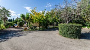 Property grounds - Villa in Serene Location (Inca)