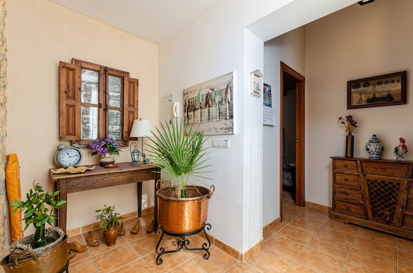 Interior detail - Villa in Serene Location (Inca)