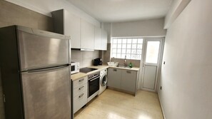 Micro-ondes, four, plaque de cuisson, grille-pain