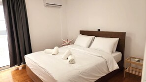 2 habitaciones, tabla de planchar con plancha, wifi y ropa de cama 