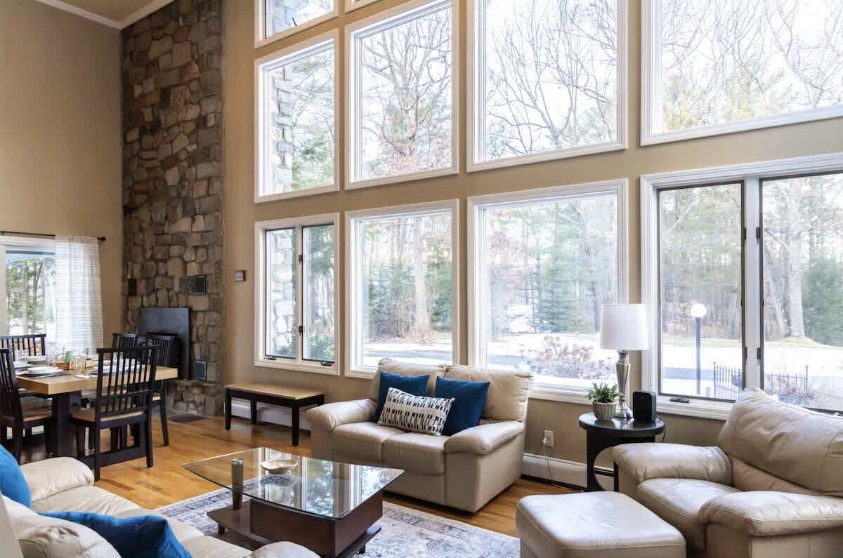 Televisor, llar de foc i oficines 