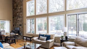 Téléviseur, foyer, bureau