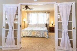 4 bedrooms, desk, iron/ironing board, travel cot - Cozy Naples Escape - Nestled in Lakes & Mountains (Naples)