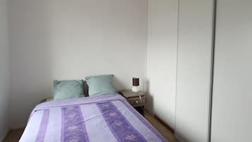 2 habitaciones, tabla de planchar con plancha, wifi y ropa de cama
