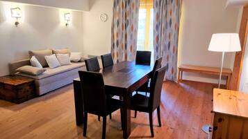 Apartment | Dining