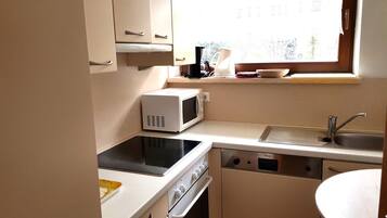 Apartment | Eigene Küche | Kühlschrank, Mikrowelle, Ofen, Geschirrspüler