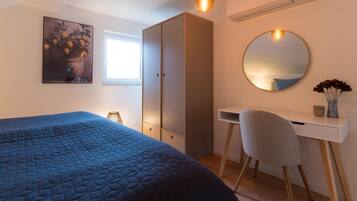 2 Schlafzimmer, Schreibtisch, Bügeleisen/Bügelbrett, Reisekinderbett