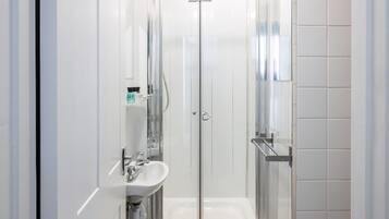 Comfort Apartment, 2 Bedrooms | Bathroom | Free toiletries, towels, soap, shampoo