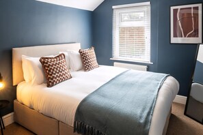Comfort Apartment, 2 Bedrooms | 2 bedrooms, iron/ironing board, free WiFi - Tranquil Pontcanna Mews (Cardiff)