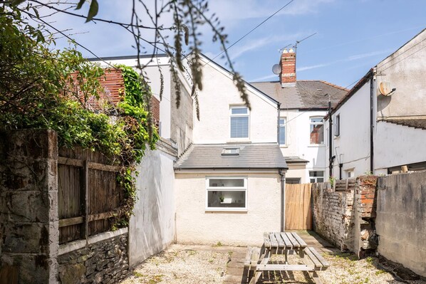 Unclassified image, 1 of 20, button - Tranquil Pontcanna Mews (Cardiff)