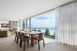 Dining - Matisse by Khove (Burleigh Heads)