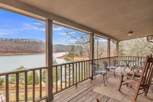 View West Lakefront Home 4 Bedroom Home