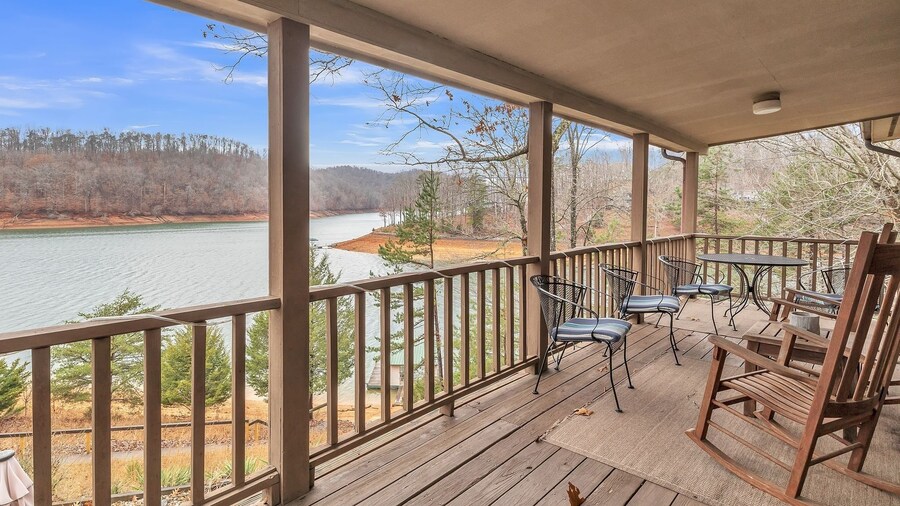 View West Lakefront Home 4 Bedroom Home