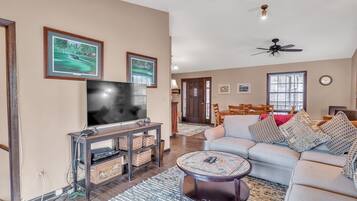 House, 4 Bedrooms | Living area | Smart TV, streaming services