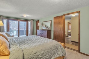 House, 4 Bedrooms - View West Lakefront Home 4 Bedroom Home (La Follette)