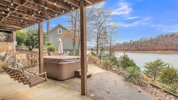 House, 4 Bedrooms | Terrace/patio