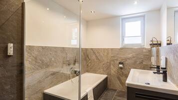 Bathtub, hair dryer