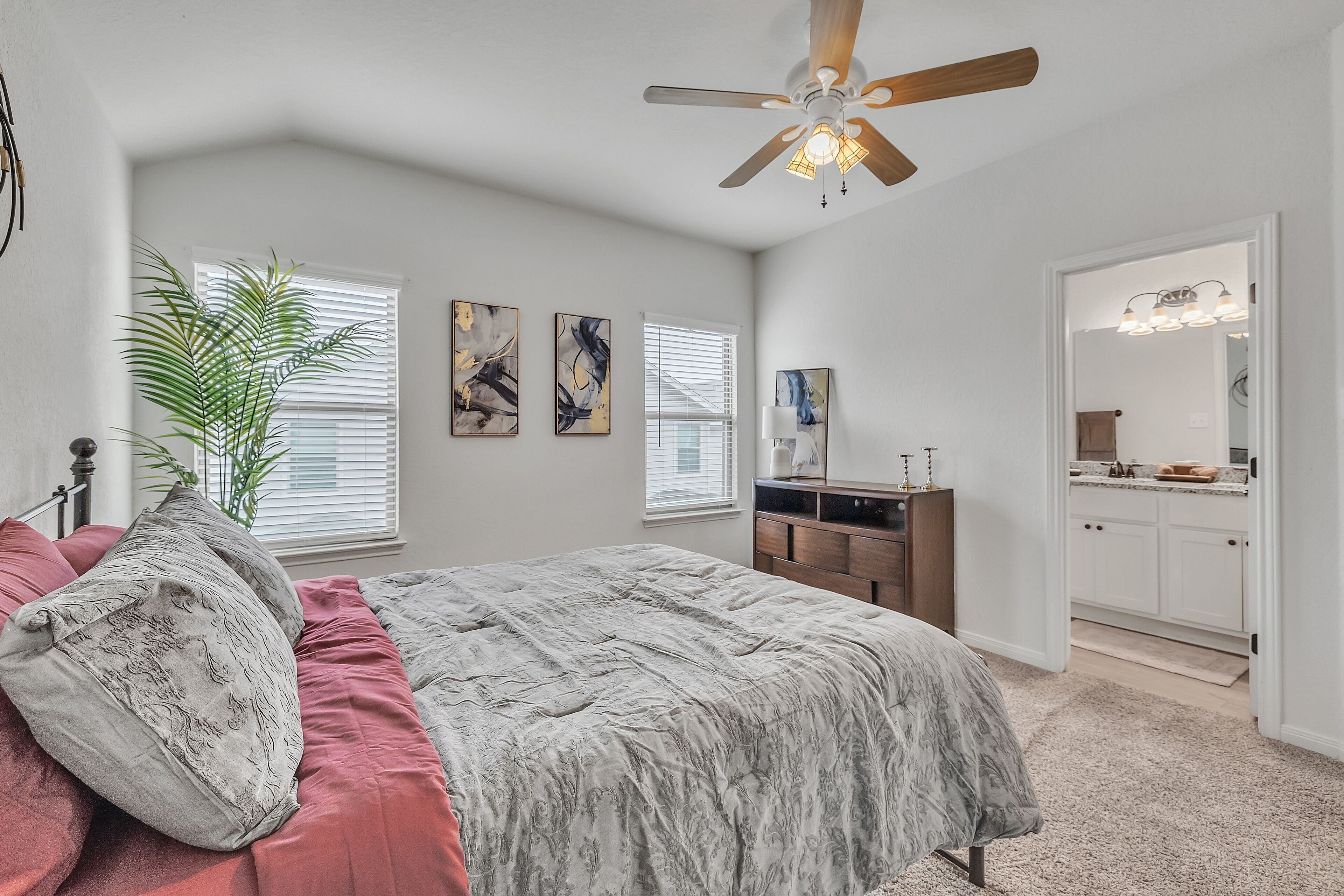 複式房屋, 3 間臥室 | 3 間臥室、書桌、筆電工作空間、熨斗/熨衣板