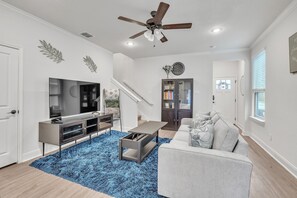 Μεζονέτα, 3 Υπνοδωμάτια | Περιοχή καθιστικού | Τηλεοράσεις Smart