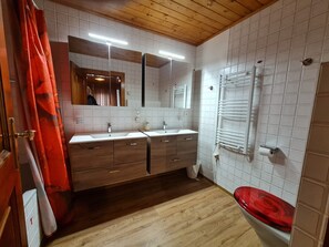 Apartment | Bathroom