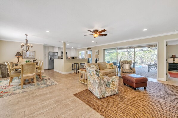 House, 2 Bedrooms | Living area | Smart TV, streaming services - Beautiful Pool Home Near Siesta Key Beach 2 Bedroom Home (Sarasota)