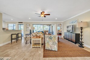 House, 2 Bedrooms | Living area | Smart TV, streaming services - Beautiful Pool Home Near Siesta Key Beach 2 Bedroom Home (Sarasota)