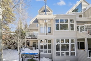 Condo, 2 Bedrooms | Exterior