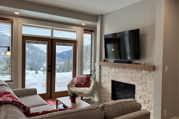 Townhome, 2 Bedrooms | Living area