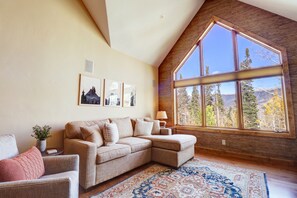 House, 4 Bedrooms | Living area | Smart TV - Peakside Escape 178 3 Bedroom Home (Silverthorne)