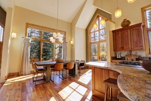 House, 4 Bedrooms | Private kitchen | Fridge, oven, coffee/tea maker, electric kettle - Peakside Escape 178 3 Bedroom Home (Silverthorne)