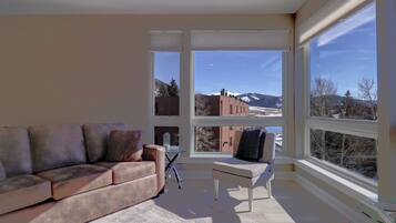 Condo, 2 Bedrooms | Living area