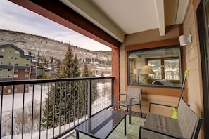 Condo, 2 chambres | Balcon