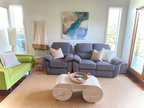 TV - Paws n Relax - Pet friendly, walk to off leash beach and cafes (Port Macquarie)