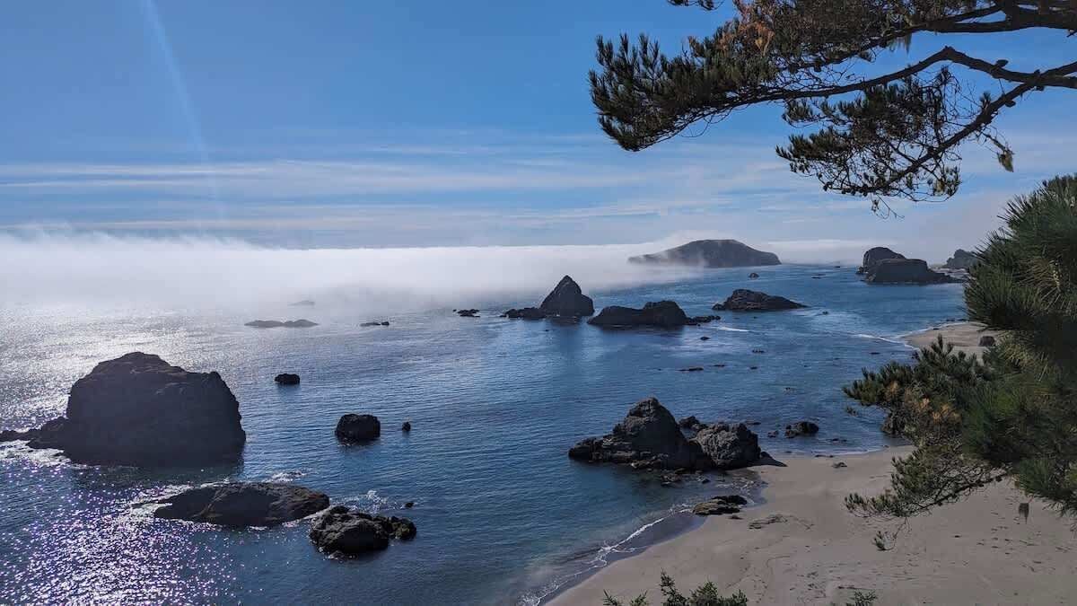Chaises longues, serviettes de plage