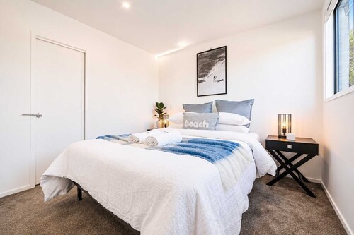 Designer 2BR Flat | Christchurch CBD | Patio