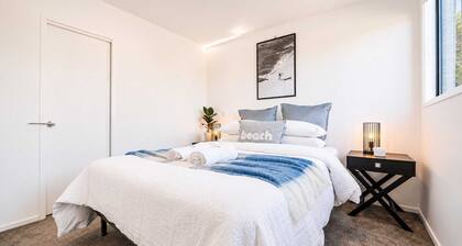 Designer 2BR Flat | Christchurch CBD | Patio