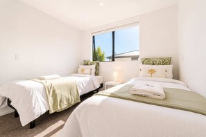2 bedrooms, iron/ironing board, WiFi, bed sheets - Designer 2BR Flat | Christchurch CBD | Patio (Christchurch)