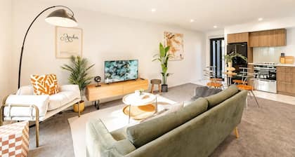 Designer 2BR Flat | Christchurch CBD | Patio