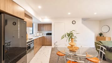 Coffee/tea maker, fridge, microwave, oven