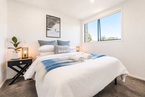 Designer 2BR Flat | Christchurch CBD | Patio