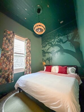 3 bedrooms, iron/ironing board, WiFi, bed sheets - La Lune Noire NOLA, Gorgeous Renovated Victorian Near French Quarter (New Orleans)