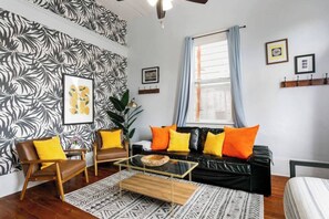 TV - New Cowboy Pool! Gorgeous House by FQ & Frenchmen, Gorgeous Renovated Victorian Near French Quarter (New Orleans)