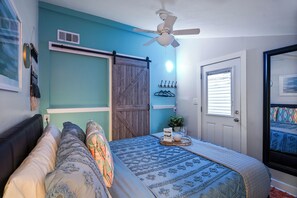 3 habitaciones, tabla de planchar con plancha y cuna de viaje 