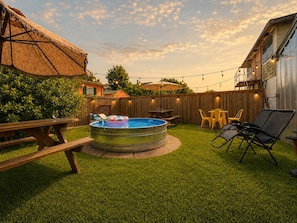 A backyard with a hot tub, picnic table, and outdoor seating. - Delightful Design & Cowboy Pool by French Quarter (New Orleans)