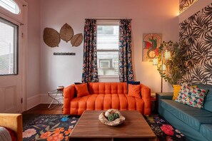 Smart TV, books, stereo