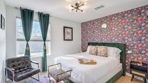 5 chambres, coffres-forts dans les chambres, fer et planche à repasser