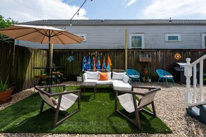 Outdoor dining - Spacious Retreat by FQ | Mini-Pool | EV Parking, | Parking | Patio | Laundry | 1GB Wifi | Parkview | (New Orleans)